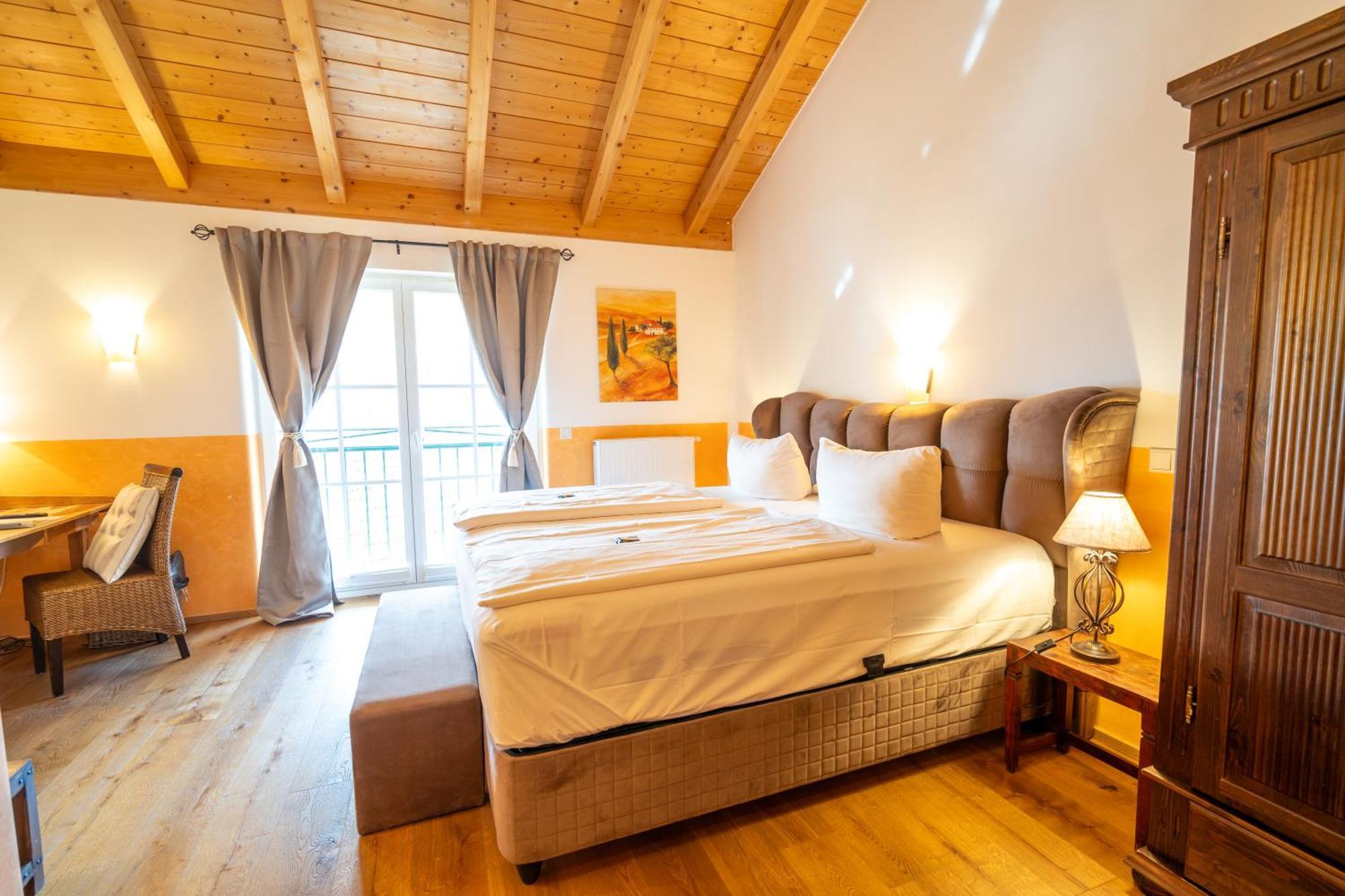 Landhaus Hotel Wolfratshausen Ngoại thất bức ảnh