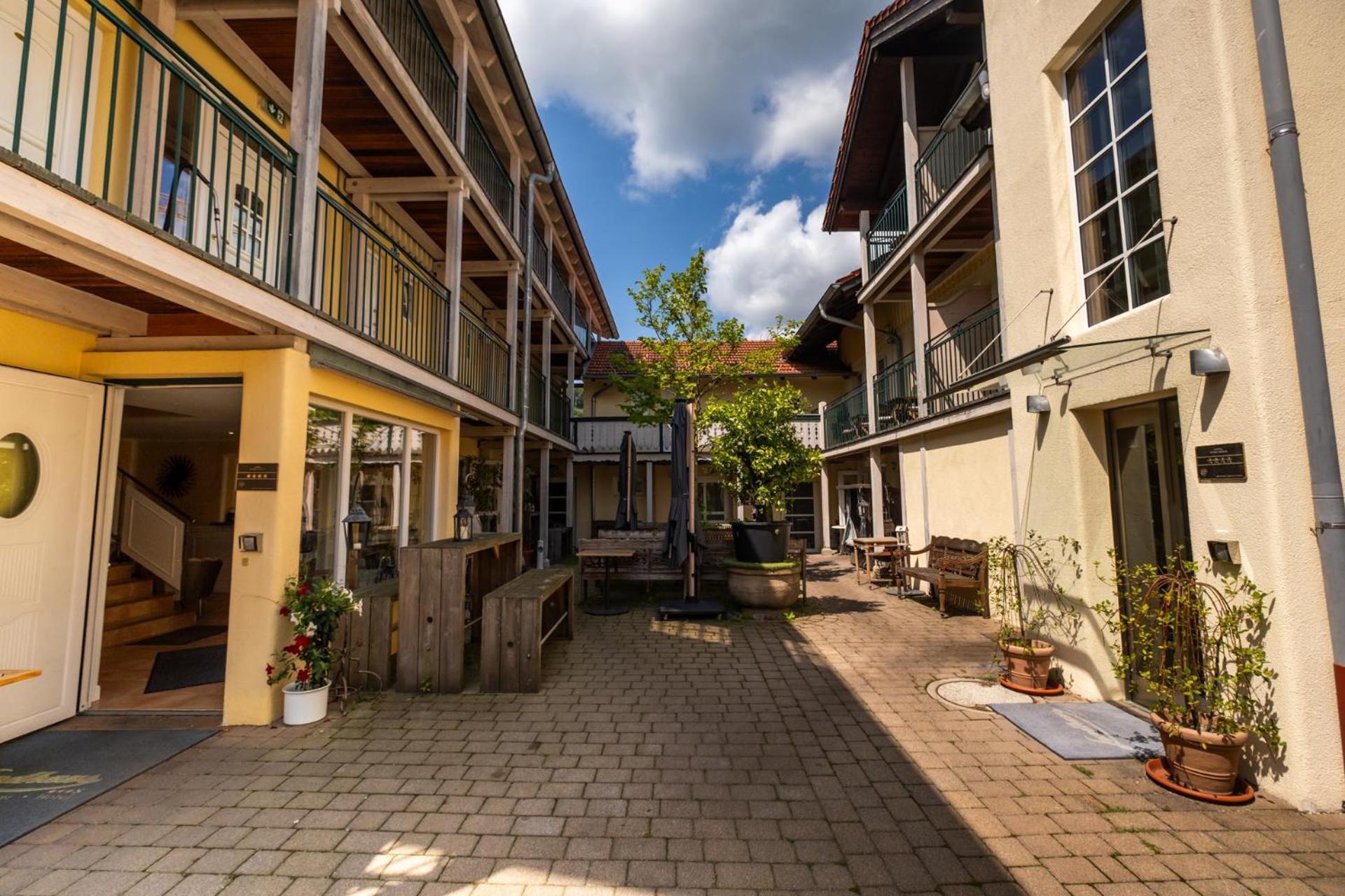 Landhaus Hotel Wolfratshausen Ngoại thất bức ảnh